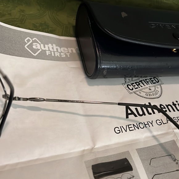 Authenticated Givenchy glasses frames - Picture 4 of 8